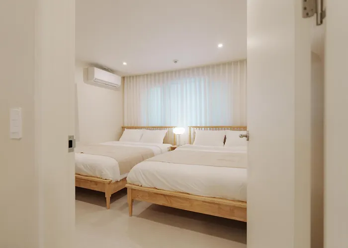 Апартаменты Jini Linen House Hongdae, 2br & 3 Queen Beds