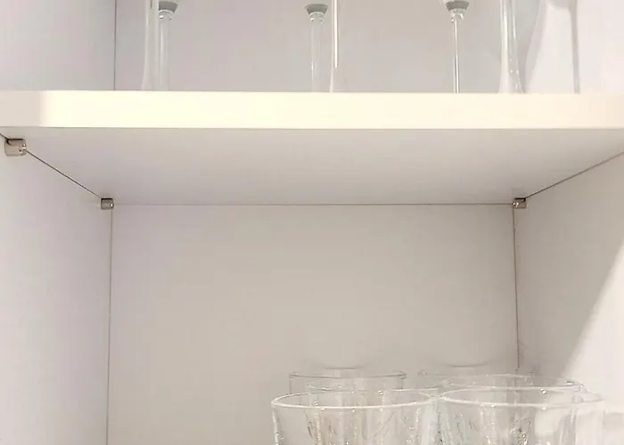 Апартаменты Jini Linen House Hongdae, 2br & 3 Queen Beds Сеул