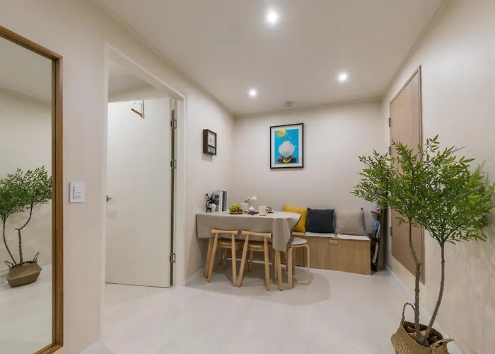 Jini Linen House Hongdae, 2br & 3 Queen Beds Апартаменты *