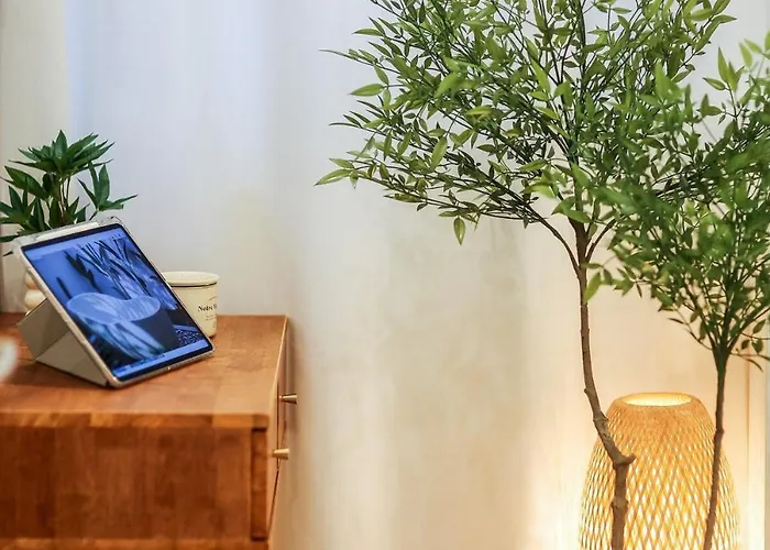 Апартаменты Jini Linen House Hongdae, 2br & 3 Queen Beds Сеул