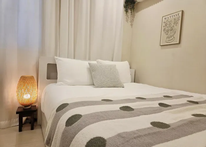 Jini Linen House Hongdae, 2br & 3 Queen Beds Апартаменты