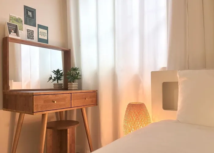 Апартаменты Jini Linen House Hongdae, 2br & 3 Queen Beds Сеул