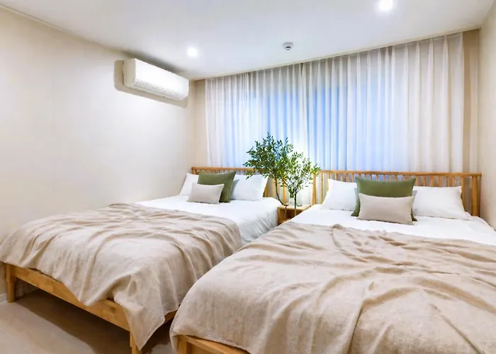 Jini Linen House Hongdae, 2br & 3 Queen Beds Seul