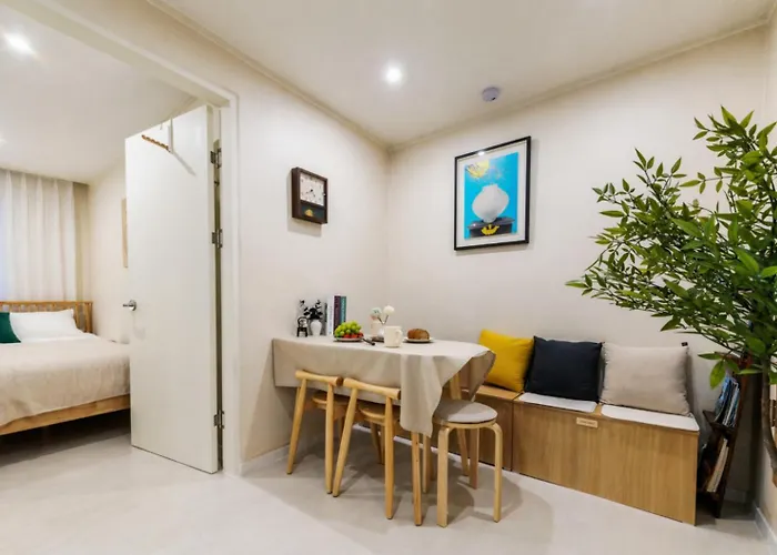 Jini Linen House Hongdae, 2br & 3 Queen Beds *