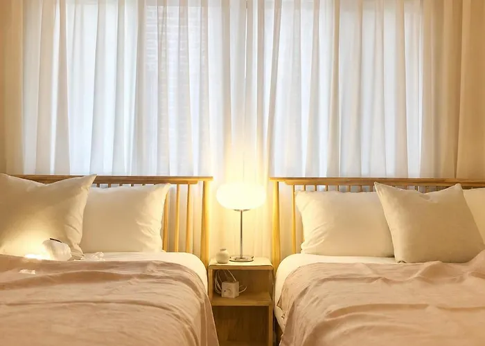 Апартаменты Jini Linen House Hongdae, 2br & 3 Queen Beds Сеул