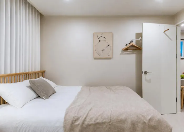 Jini Linen House Hongdae, 2br & 3 Queen Beds *
