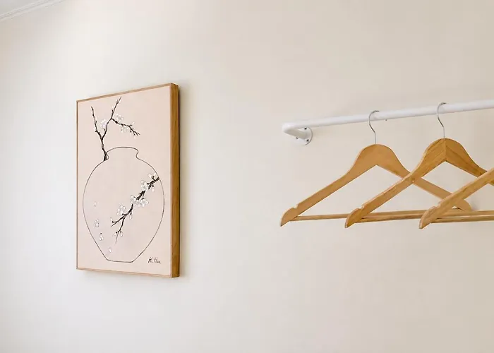 Jini Linen House Hongdae, 2br & 3 Queen Beds *