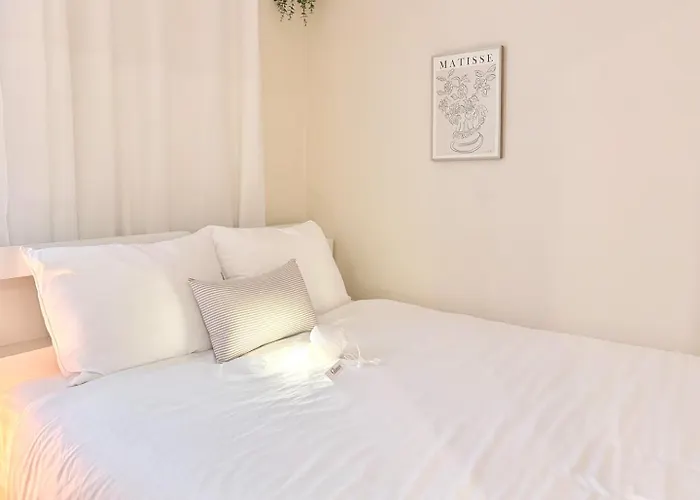 Jini Linen House Hongdae, 2br & 3 Queen Beds *
