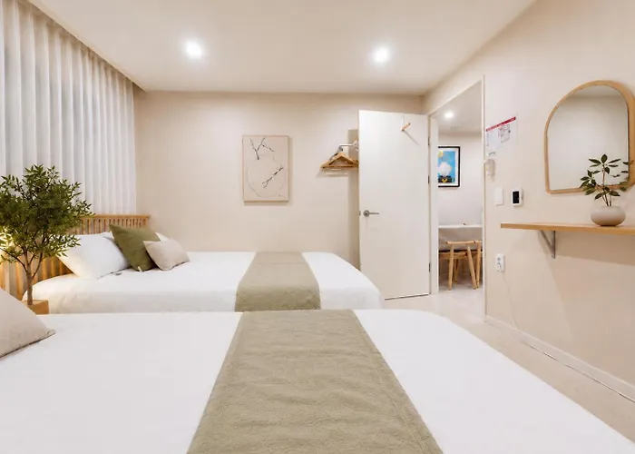 Jini Linen House Hongdae, 2br & 3 Queen Beds * Seul
